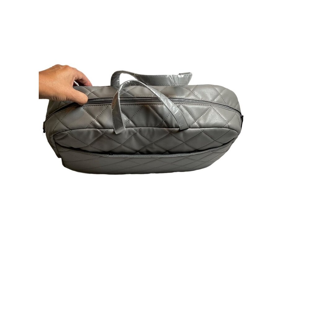 NWT Gilda Paris Quilted Faux Leather Duffel Bag Gray Travel / Gym Bag - Picture 4 of 8